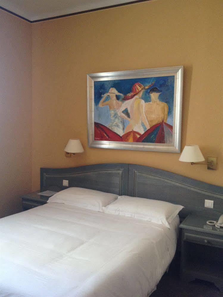Hotel Imperial Аячо Екстериор снимка